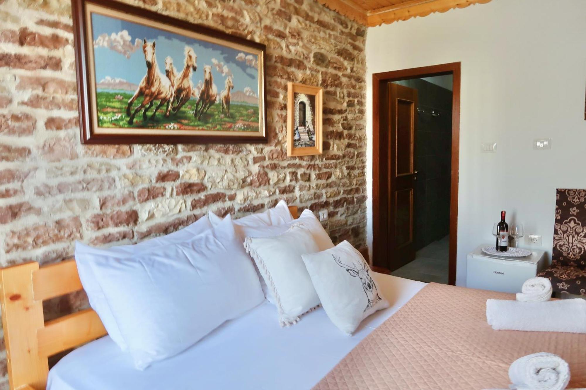"Villa 70" Guesthouse ジロカストラ エクステリア 写真