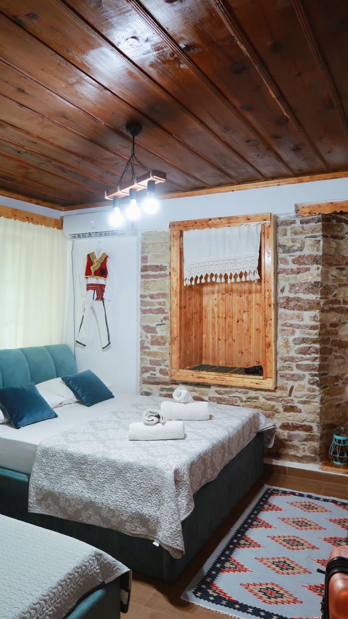 "Villa 70" Guesthouse ジロカストラ エクステリア 写真