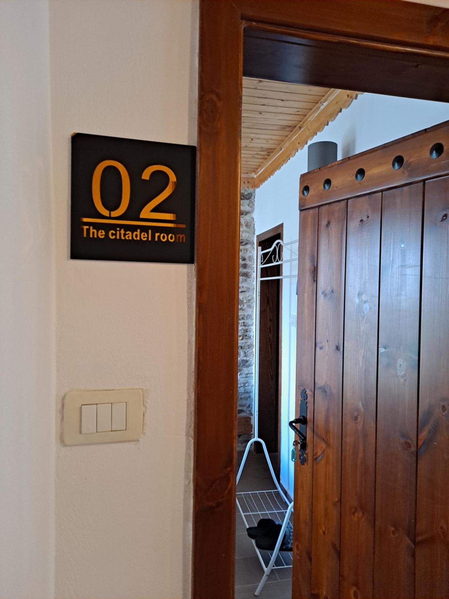 "Villa 70" Guesthouse ジロカストラ エクステリア 写真
