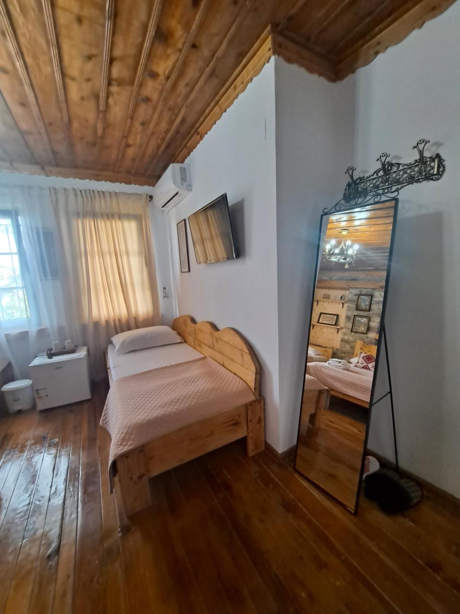 "Villa 70" Guesthouse ジロカストラ エクステリア 写真