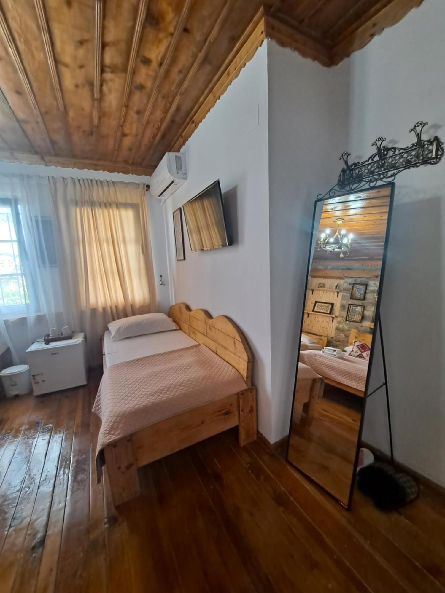 "Villa 70" Guesthouse ジロカストラ エクステリア 写真